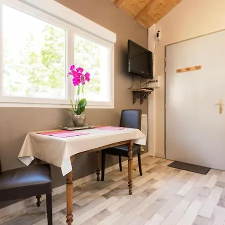 Saint-jorioz, Charmante Maisonnette Independante. Apartment